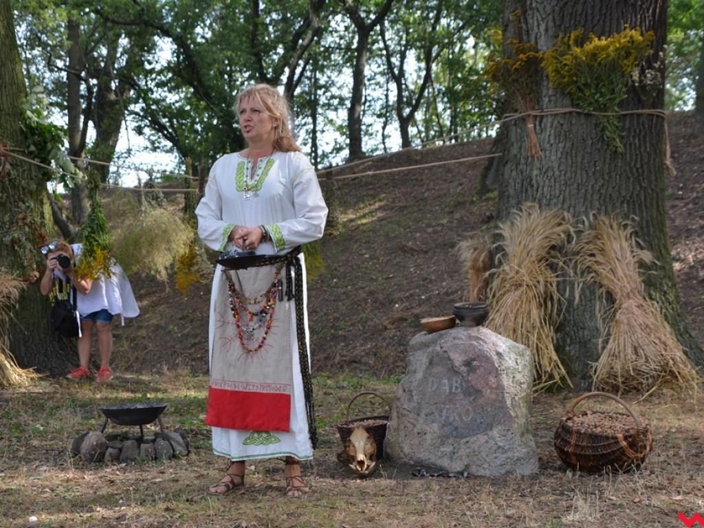 Ucieczka z uczty i pogrzeb wodza, czyli sobota na grzybowskim grodzie