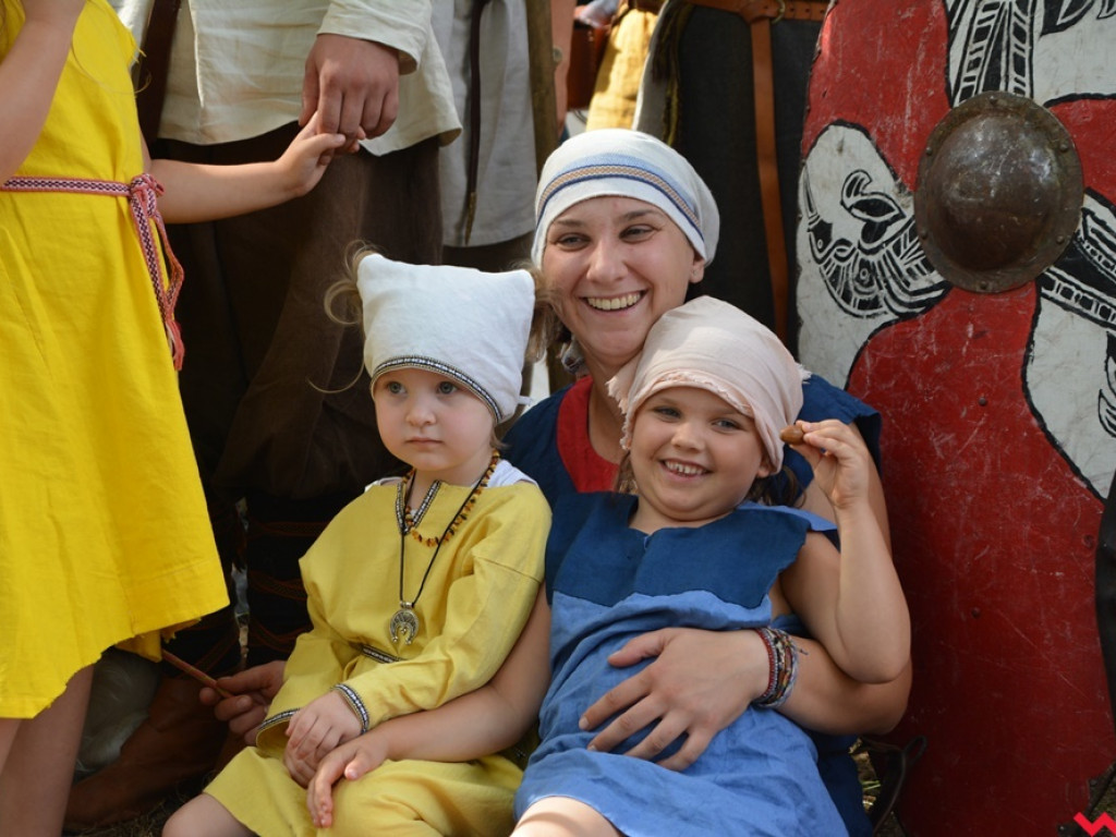 Ucieczka z uczty i pogrzeb wodza, czyli sobota na grzybowskim grodzie