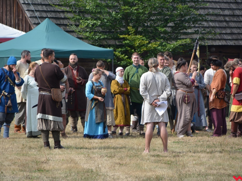 Ucieczka z uczty i pogrzeb wodza, czyli sobota na grzybowskim grodzie