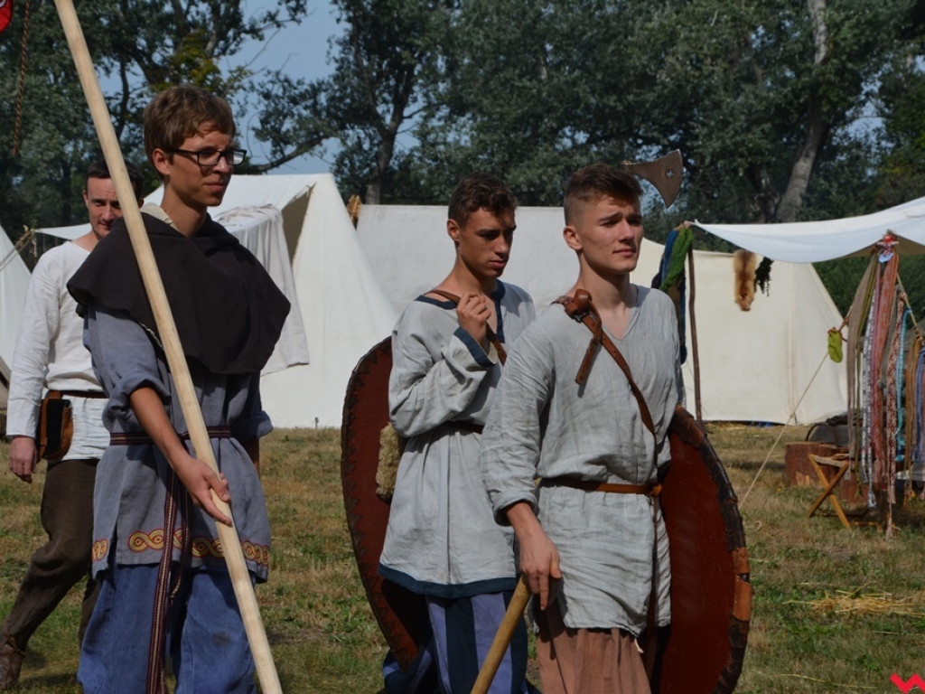 Ucieczka z uczty i pogrzeb wodza, czyli sobota na grzybowskim grodzie