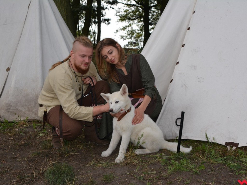 Ucieczka z uczty i pogrzeb wodza, czyli sobota na grzybowskim grodzie