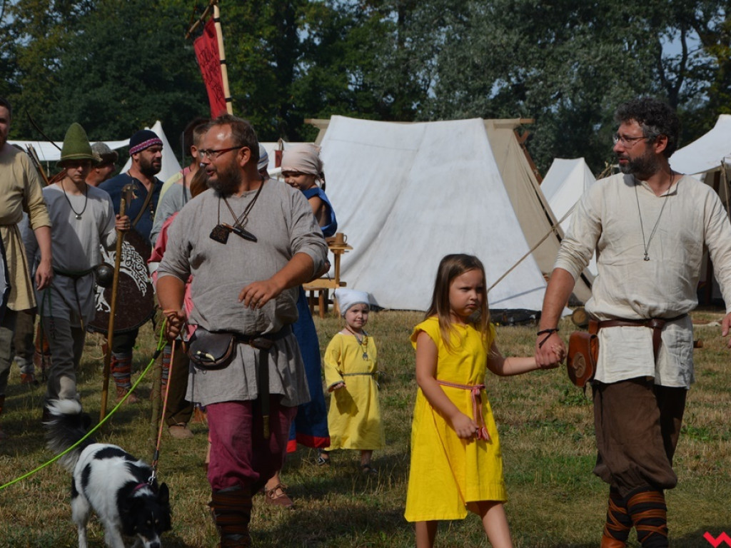 Ucieczka z uczty i pogrzeb wodza, czyli sobota na grzybowskim grodzie