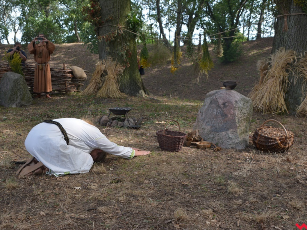 Ucieczka z uczty i pogrzeb wodza, czyli sobota na grzybowskim grodzie