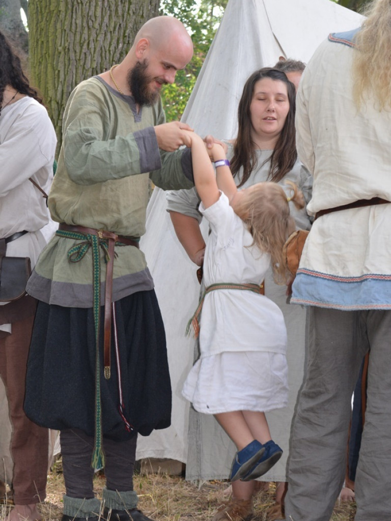 Ucieczka z uczty i pogrzeb wodza, czyli sobota na grzybowskim grodzie