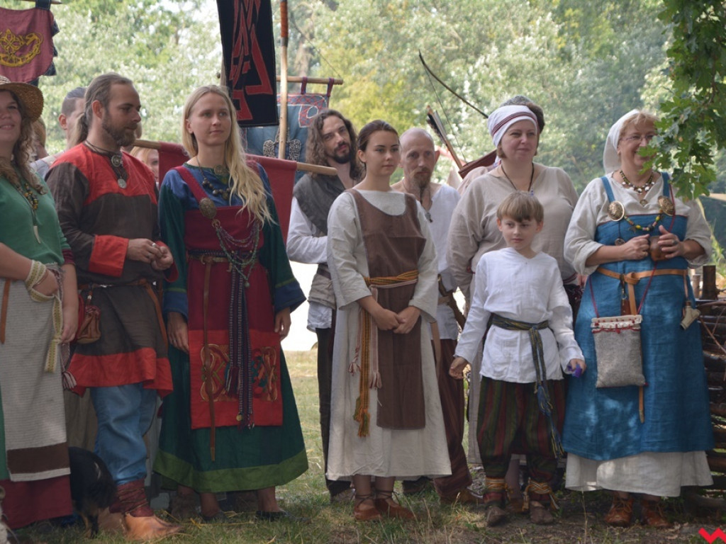 Ucieczka z uczty i pogrzeb wodza, czyli sobota na grzybowskim grodzie