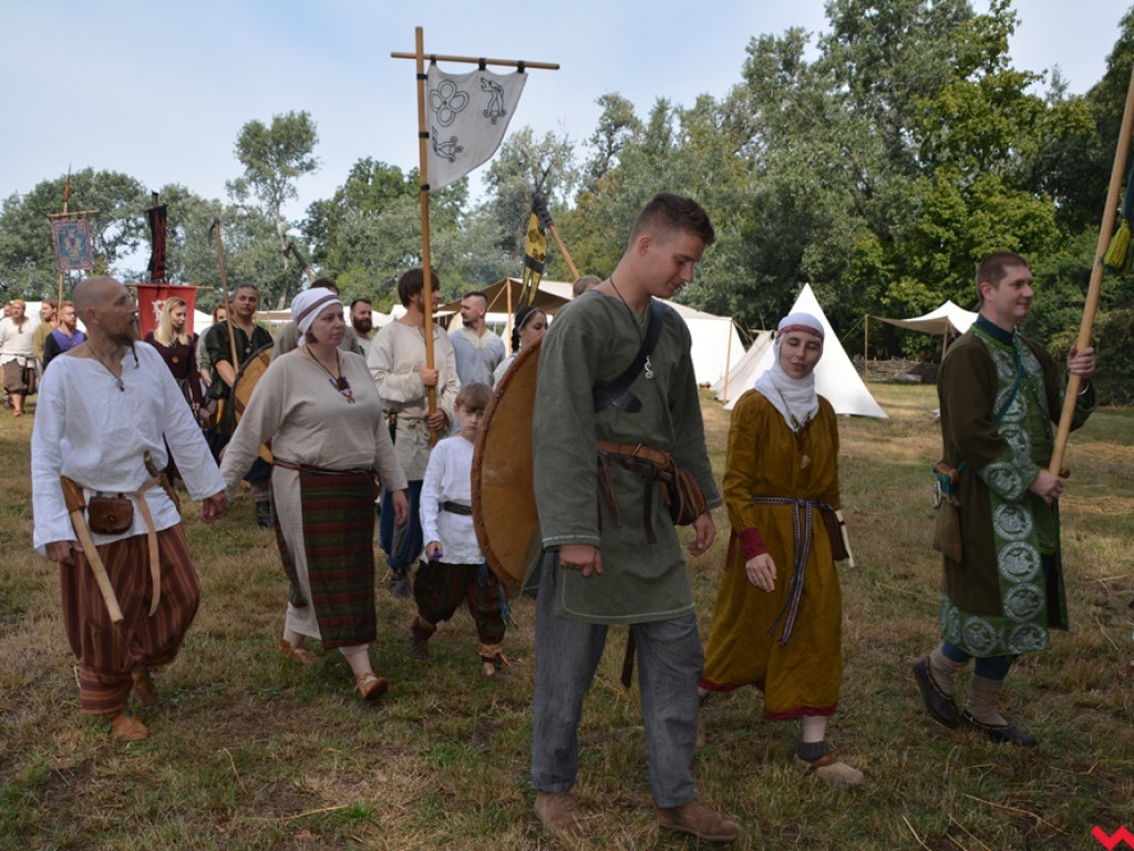 Ucieczka z uczty i pogrzeb wodza, czyli sobota na grzybowskim grodzie
