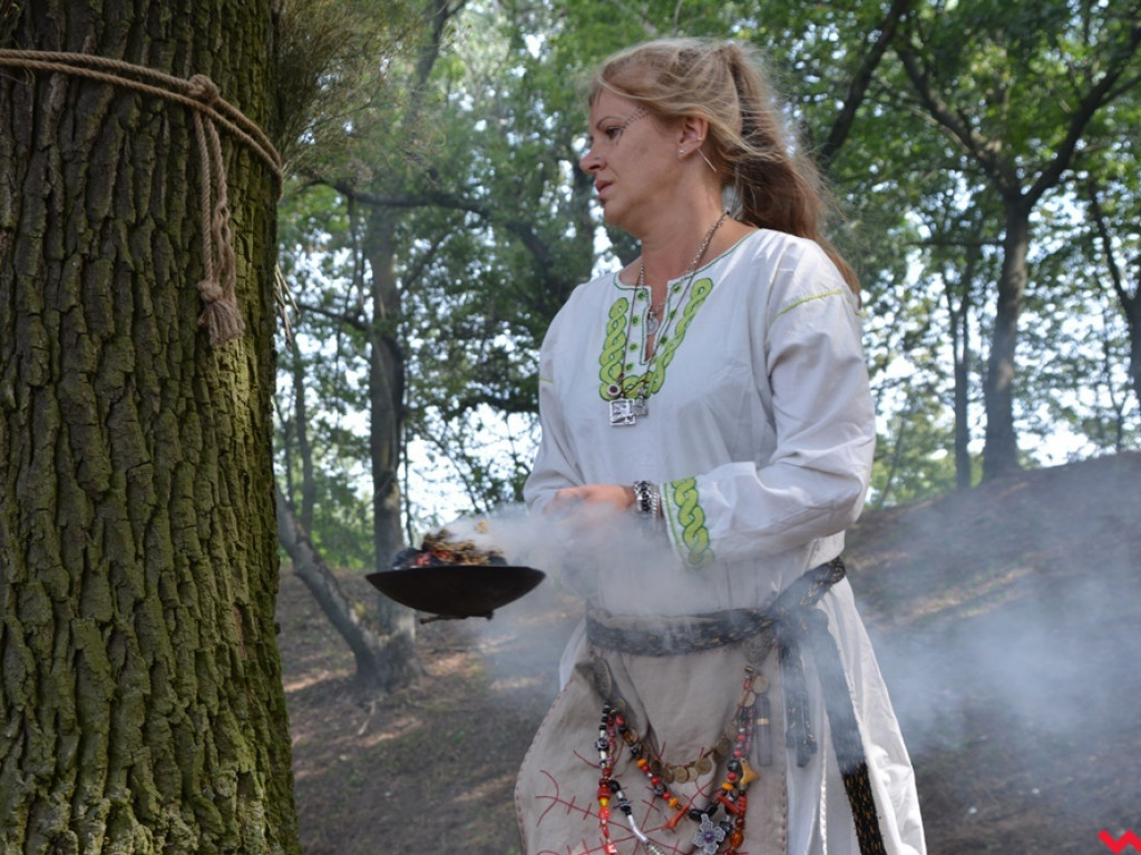 Ucieczka z uczty i pogrzeb wodza, czyli sobota na grzybowskim grodzie