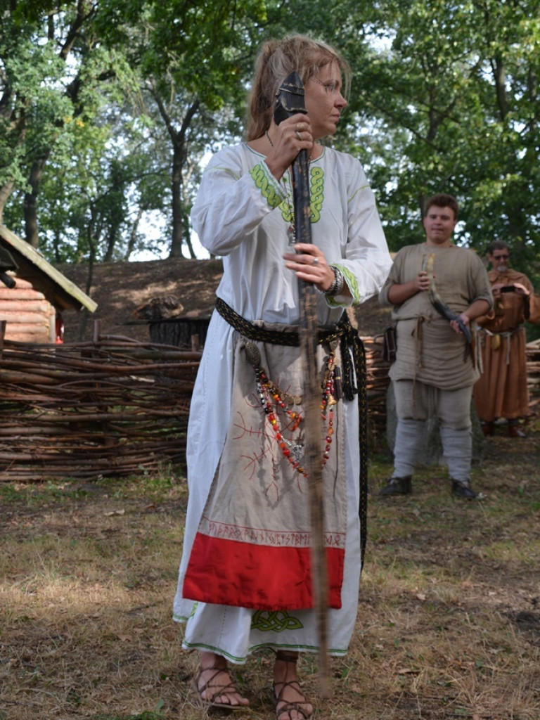 Ucieczka z uczty i pogrzeb wodza, czyli sobota na grzybowskim grodzie