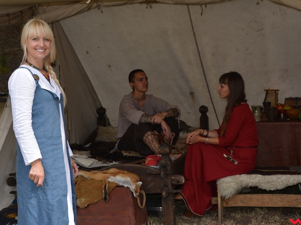 Ucieczka z uczty i pogrzeb wodza, czyli sobota na grzybowskim grodzie