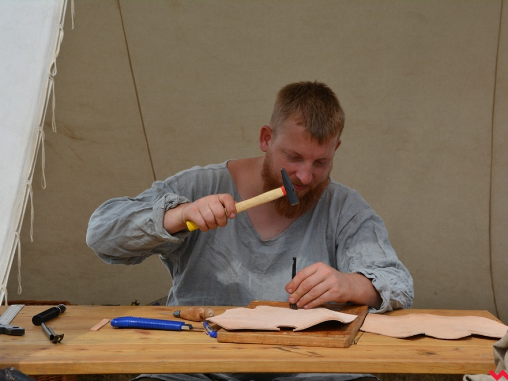 Ucieczka z uczty i pogrzeb wodza, czyli sobota na grzybowskim grodzie