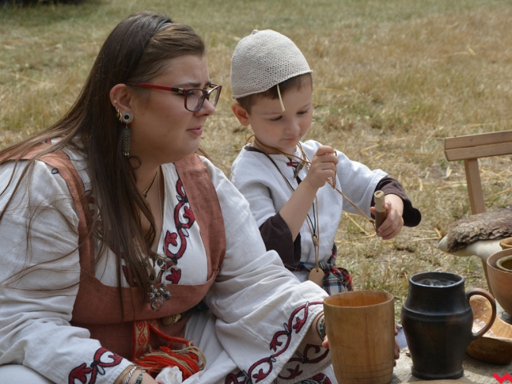 Ucieczka z uczty i pogrzeb wodza, czyli sobota na grzybowskim grodzie