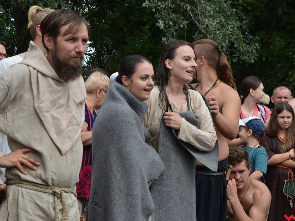 Ucieczka z uczty i pogrzeb wodza, czyli sobota na grzybowskim grodzie