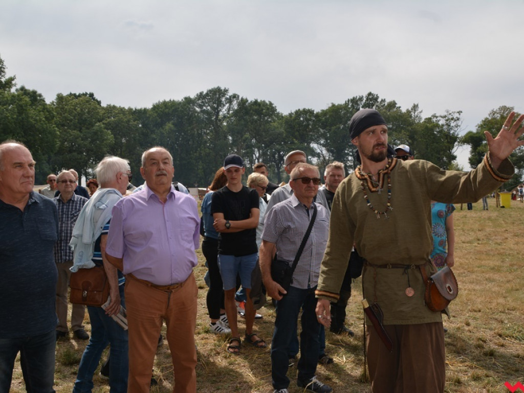 Ucieczka z uczty i pogrzeb wodza, czyli sobota na grzybowskim grodzie