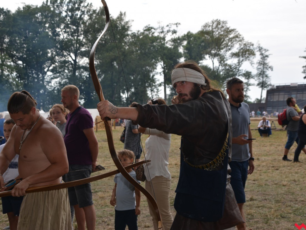 Ucieczka z uczty i pogrzeb wodza, czyli sobota na grzybowskim grodzie