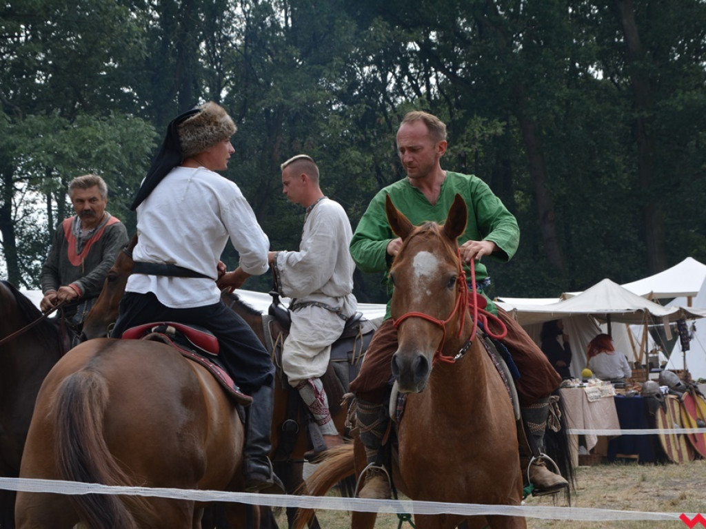 Ucieczka z uczty i pogrzeb wodza, czyli sobota na grzybowskim grodzie