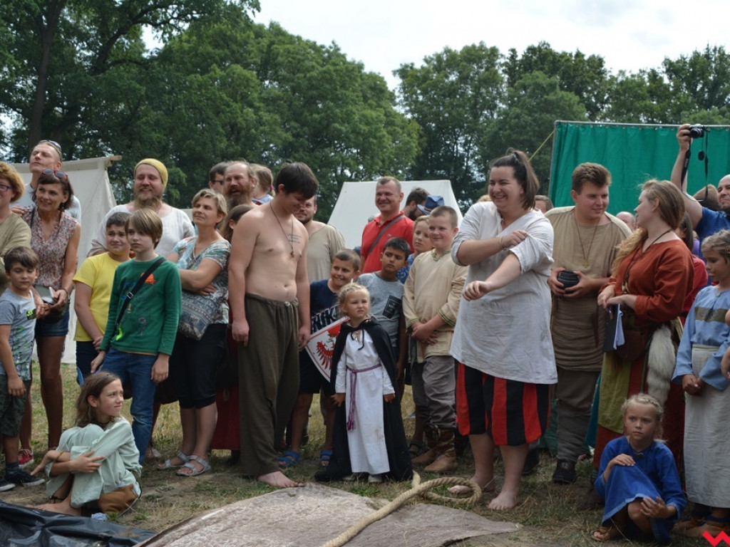 Ucieczka z uczty i pogrzeb wodza, czyli sobota na grzybowskim grodzie