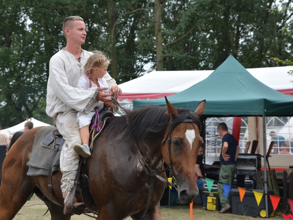 Ucieczka z uczty i pogrzeb wodza, czyli sobota na grzybowskim grodzie
