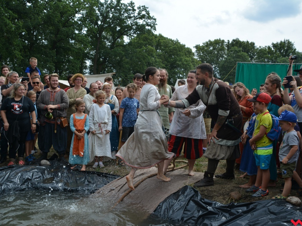 Ucieczka z uczty i pogrzeb wodza, czyli sobota na grzybowskim grodzie