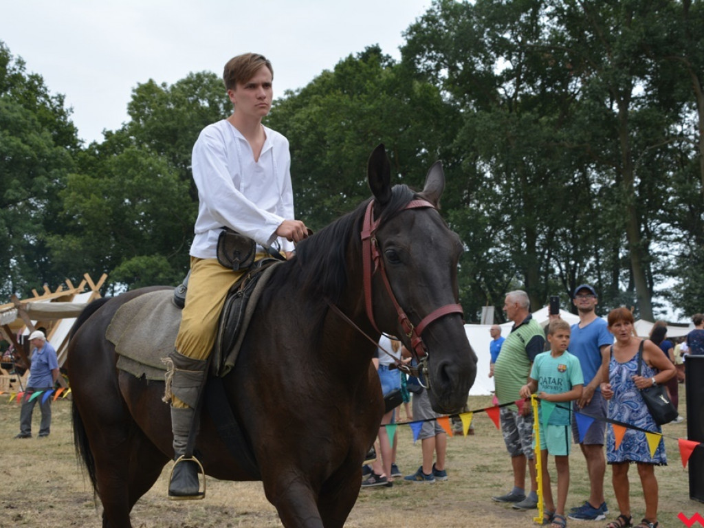 Ucieczka z uczty i pogrzeb wodza, czyli sobota na grzybowskim grodzie