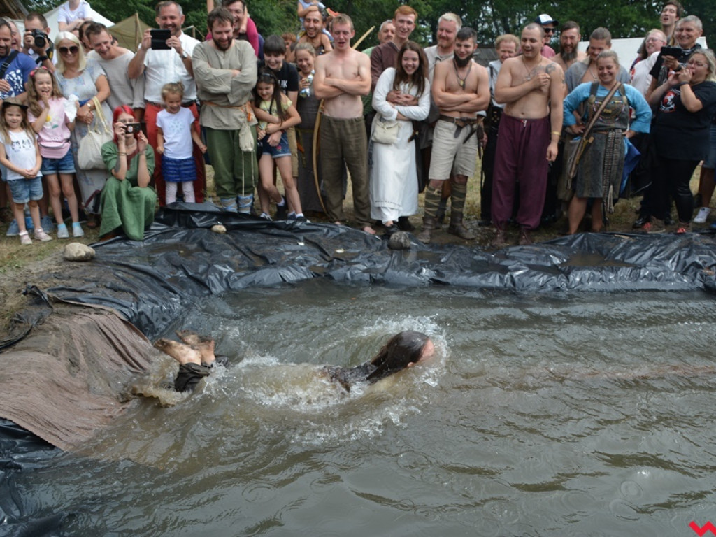 Ucieczka z uczty i pogrzeb wodza, czyli sobota na grzybowskim grodzie