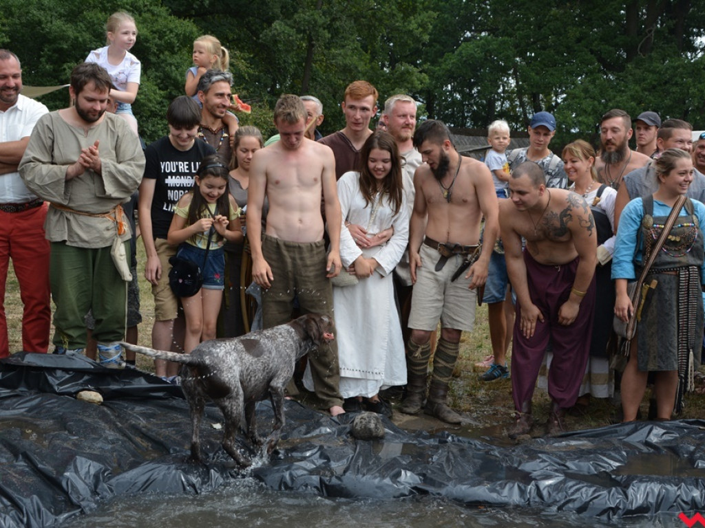 Ucieczka z uczty i pogrzeb wodza, czyli sobota na grzybowskim grodzie