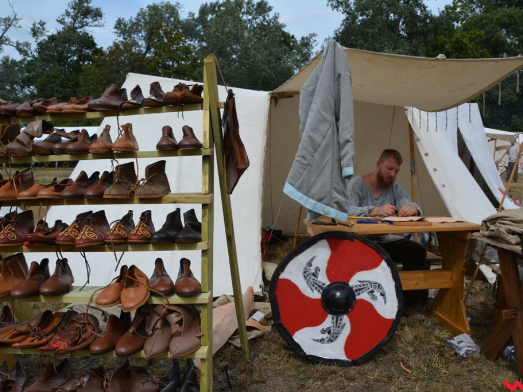 Ucieczka z uczty i pogrzeb wodza, czyli sobota na grzybowskim grodzie