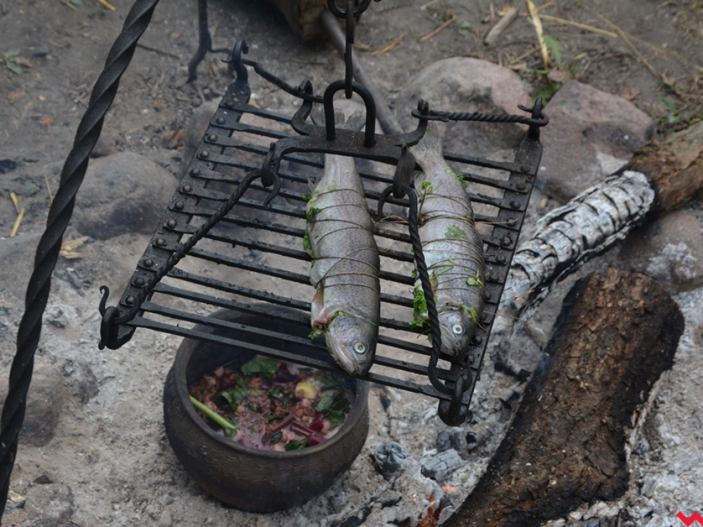 Ucieczka z uczty i pogrzeb wodza, czyli sobota na grzybowskim grodzie