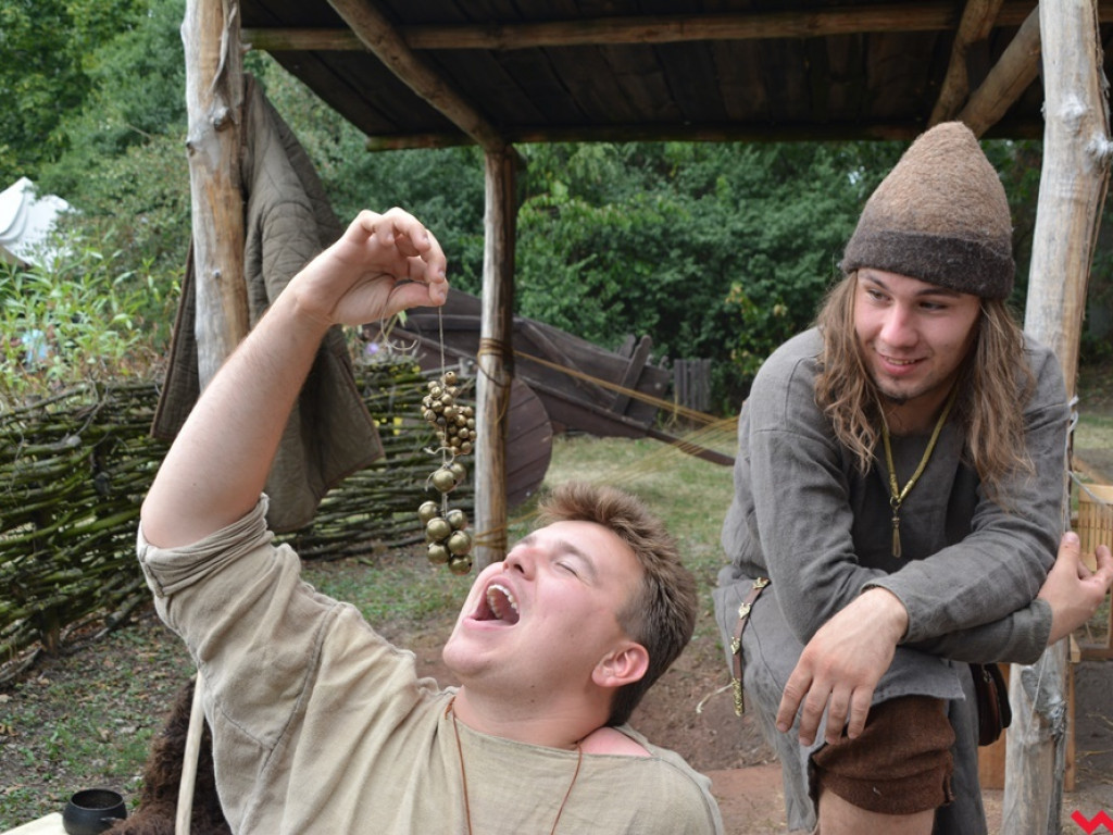 Ucieczka z uczty i pogrzeb wodza, czyli sobota na grzybowskim grodzie