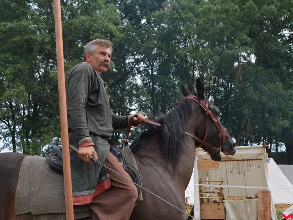 Ucieczka z uczty i pogrzeb wodza, czyli sobota na grzybowskim grodzie