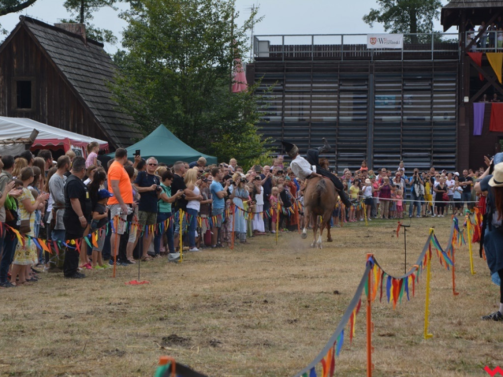 Ucieczka z uczty i pogrzeb wodza, czyli sobota na grzybowskim grodzie