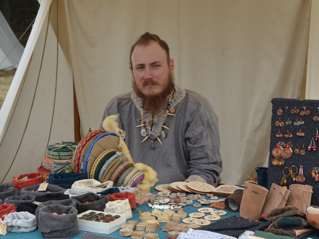 Ucieczka z uczty i pogrzeb wodza, czyli sobota na grzybowskim grodzie