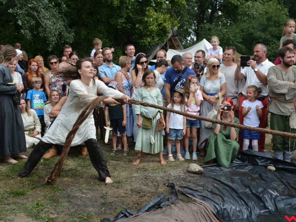 Ucieczka z uczty i pogrzeb wodza, czyli sobota na grzybowskim grodzie