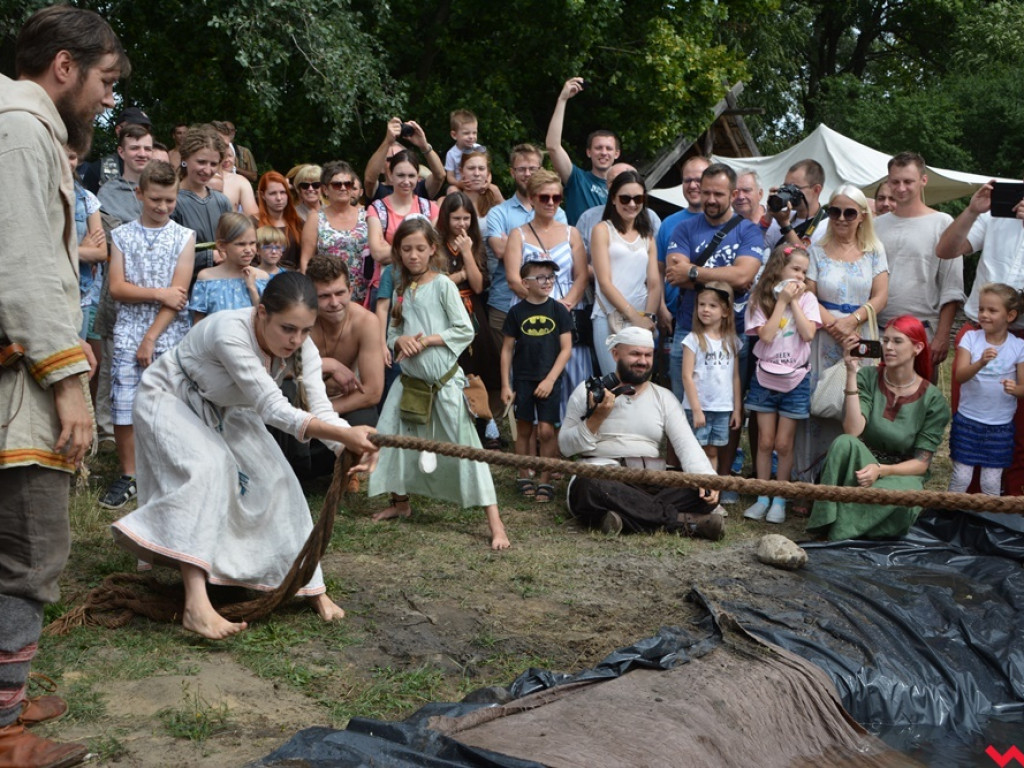 Ucieczka z uczty i pogrzeb wodza, czyli sobota na grzybowskim grodzie