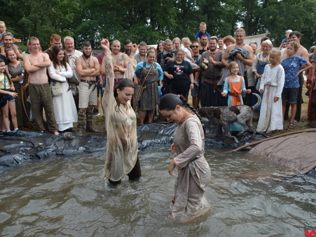 Ucieczka z uczty i pogrzeb wodza, czyli sobota na grzybowskim grodzie