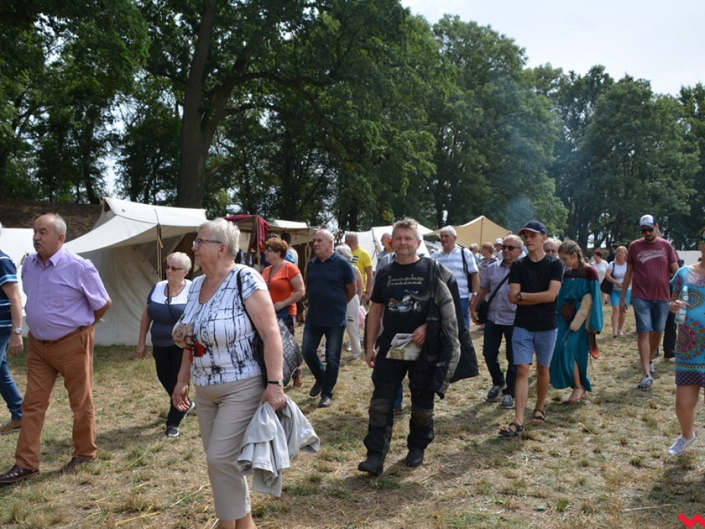 Ucieczka z uczty i pogrzeb wodza, czyli sobota na grzybowskim grodzie