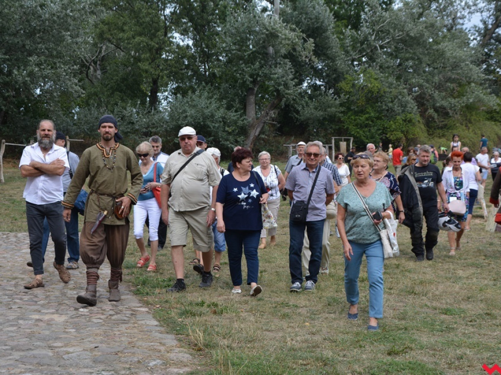 Ucieczka z uczty i pogrzeb wodza, czyli sobota na grzybowskim grodzie