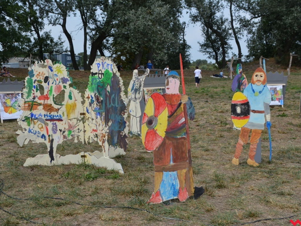 Ucieczka z uczty i pogrzeb wodza, czyli sobota na grzybowskim grodzie