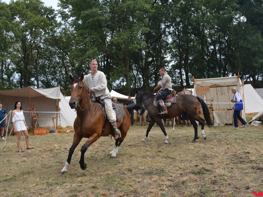 Ucieczka z uczty i pogrzeb wodza, czyli sobota na grzybowskim grodzie