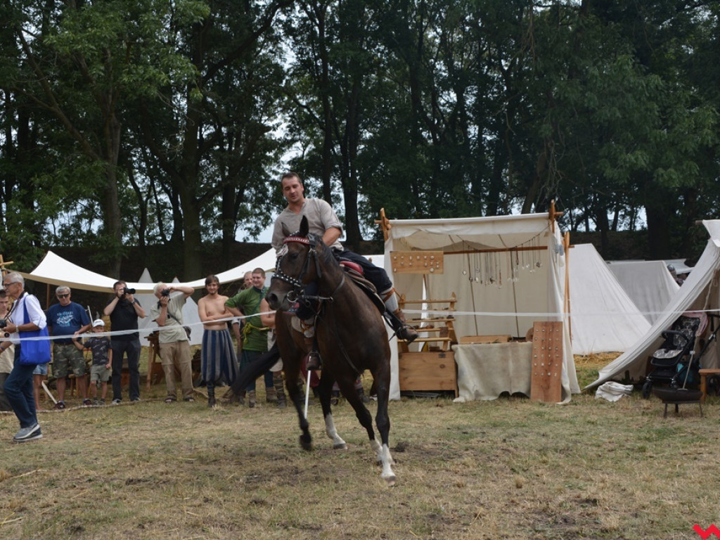 Ucieczka z uczty i pogrzeb wodza, czyli sobota na grzybowskim grodzie