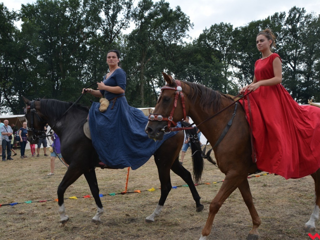 Ucieczka z uczty i pogrzeb wodza, czyli sobota na grzybowskim grodzie