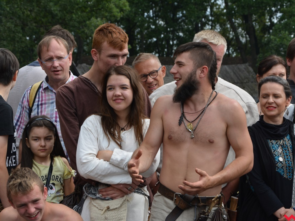 Ucieczka z uczty i pogrzeb wodza, czyli sobota na grzybowskim grodzie