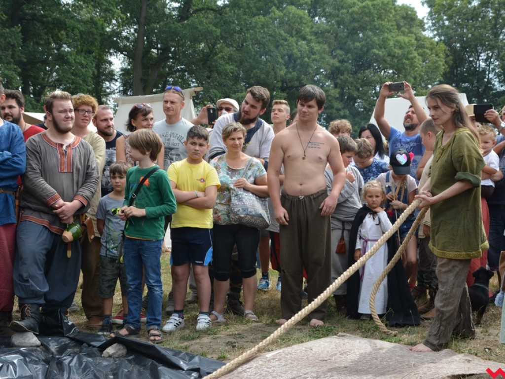 Ucieczka z uczty i pogrzeb wodza, czyli sobota na grzybowskim grodzie