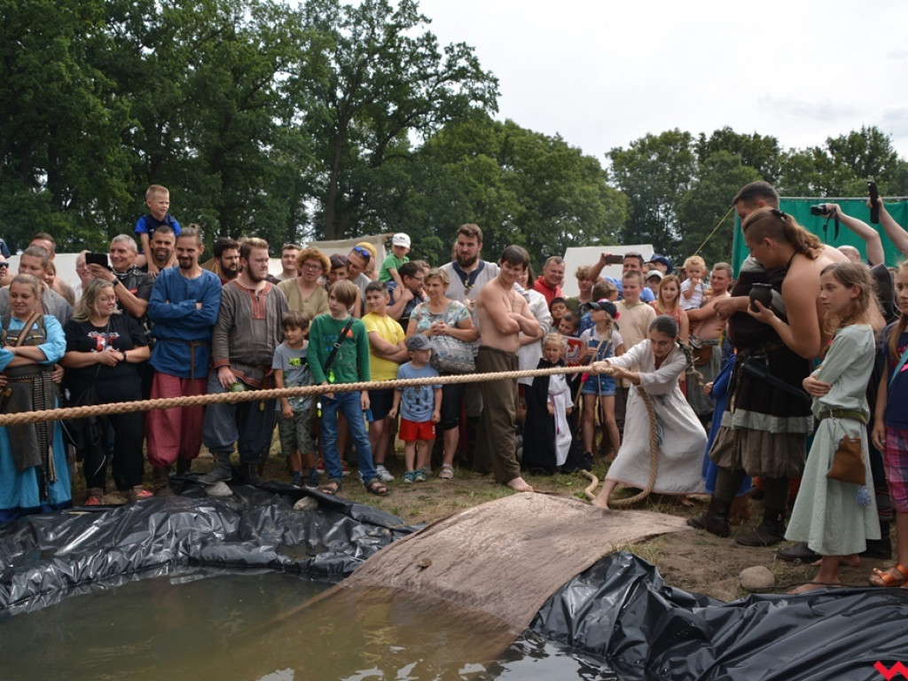 Ucieczka z uczty i pogrzeb wodza, czyli sobota na grzybowskim grodzie