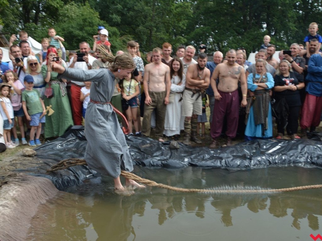 Ucieczka z uczty i pogrzeb wodza, czyli sobota na grzybowskim grodzie