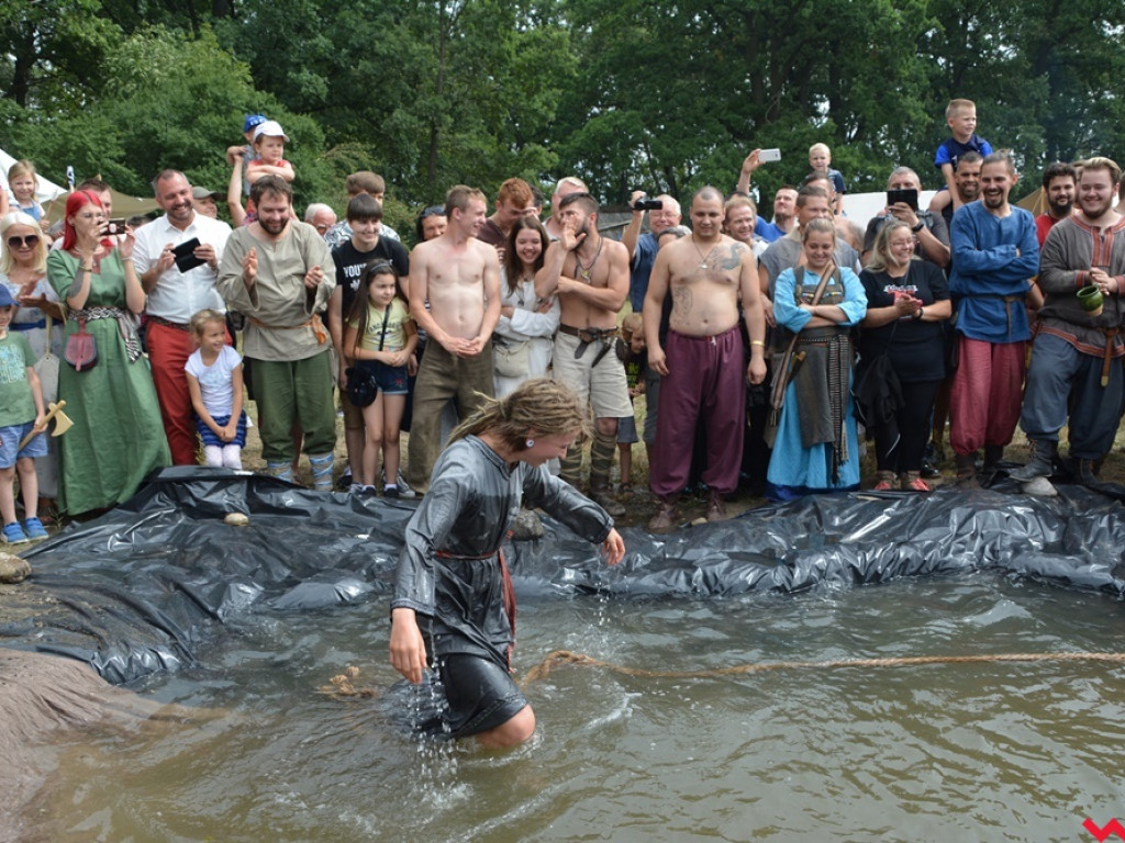 Ucieczka z uczty i pogrzeb wodza, czyli sobota na grzybowskim grodzie