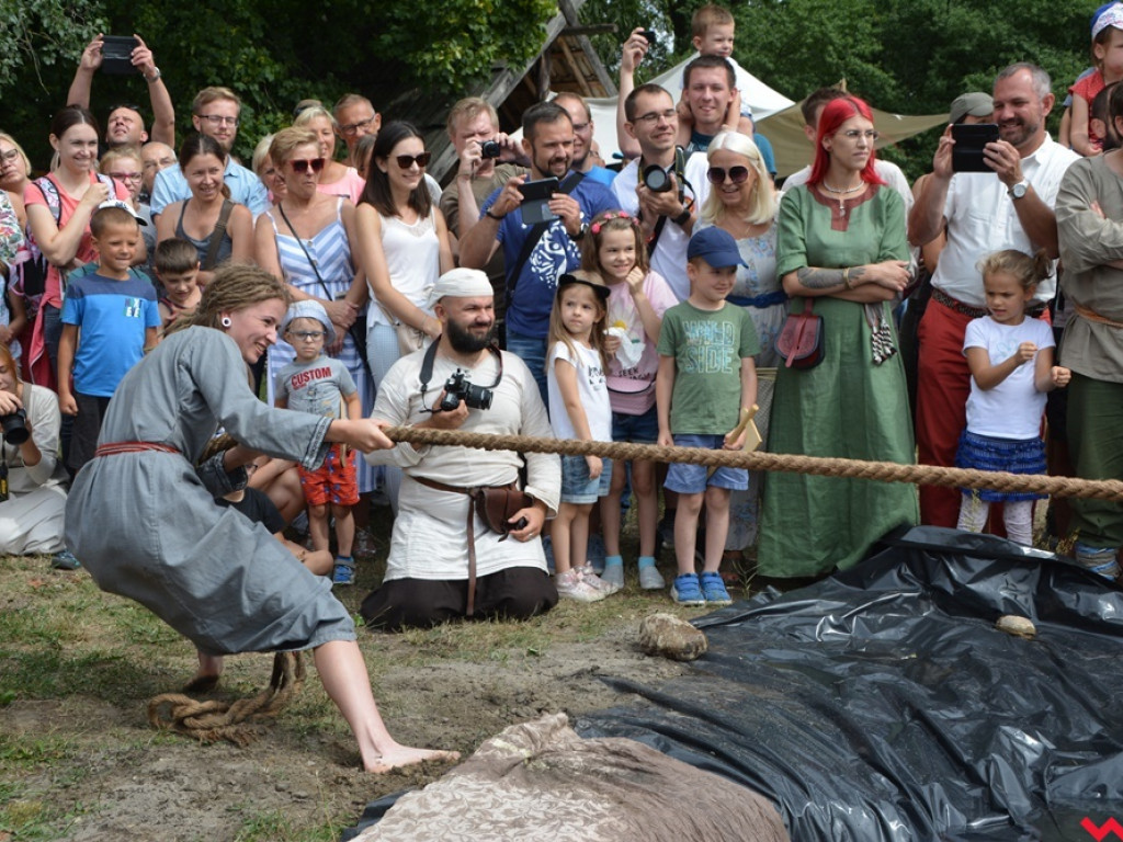Ucieczka z uczty i pogrzeb wodza, czyli sobota na grzybowskim grodzie
