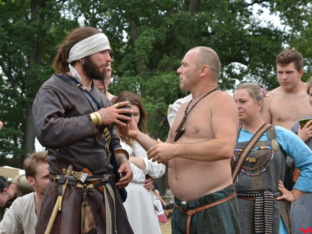 Ucieczka z uczty i pogrzeb wodza, czyli sobota na grzybowskim grodzie