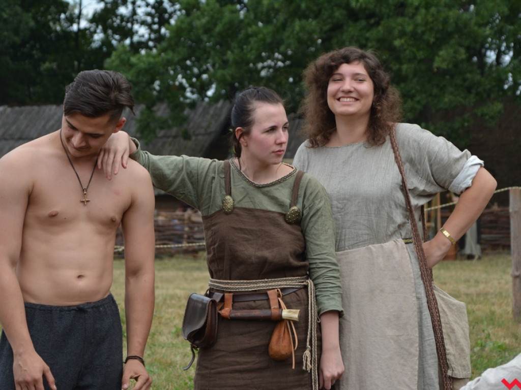 Ucieczka z uczty i pogrzeb wodza, czyli sobota na grzybowskim grodzie