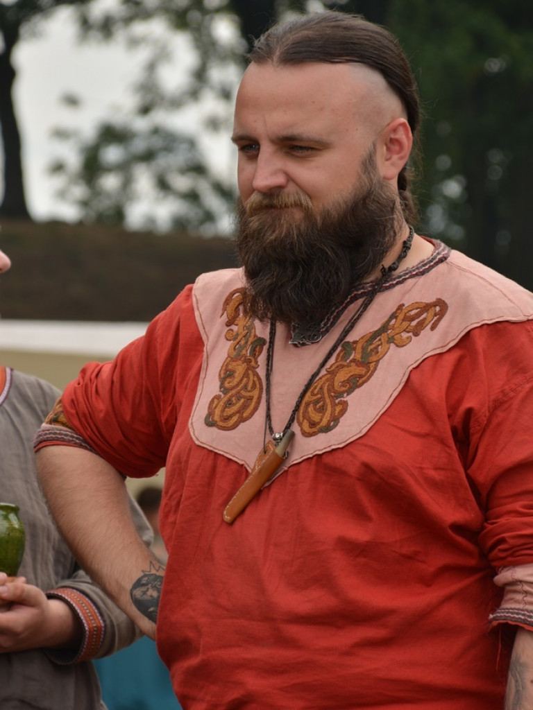 Ucieczka z uczty i pogrzeb wodza, czyli sobota na grzybowskim grodzie