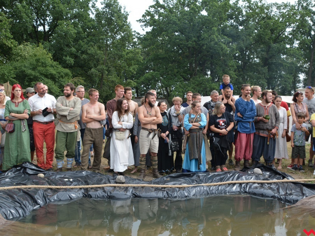 Ucieczka z uczty i pogrzeb wodza, czyli sobota na grzybowskim grodzie